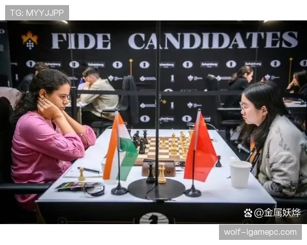 何卓佳训练完啃黄瓜的样子，真不像拿过国际赛冠军的人